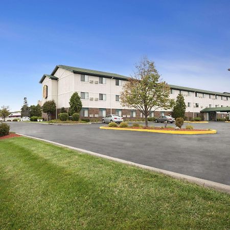 Super 8 By Wyndham Milwaukee Airport Hotel Exterior foto