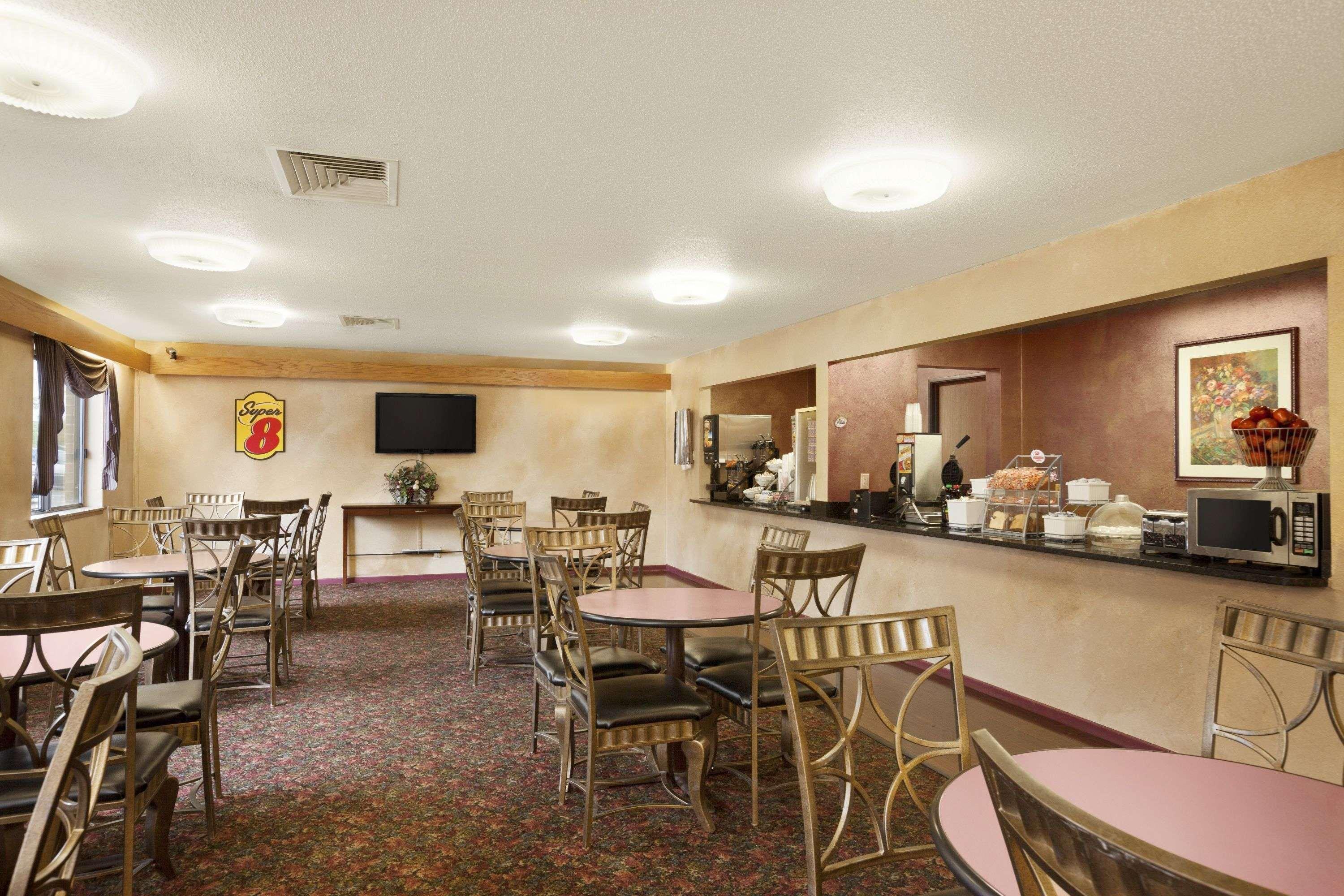 Super 8 By Wyndham Milwaukee Airport Hotel Exterior foto