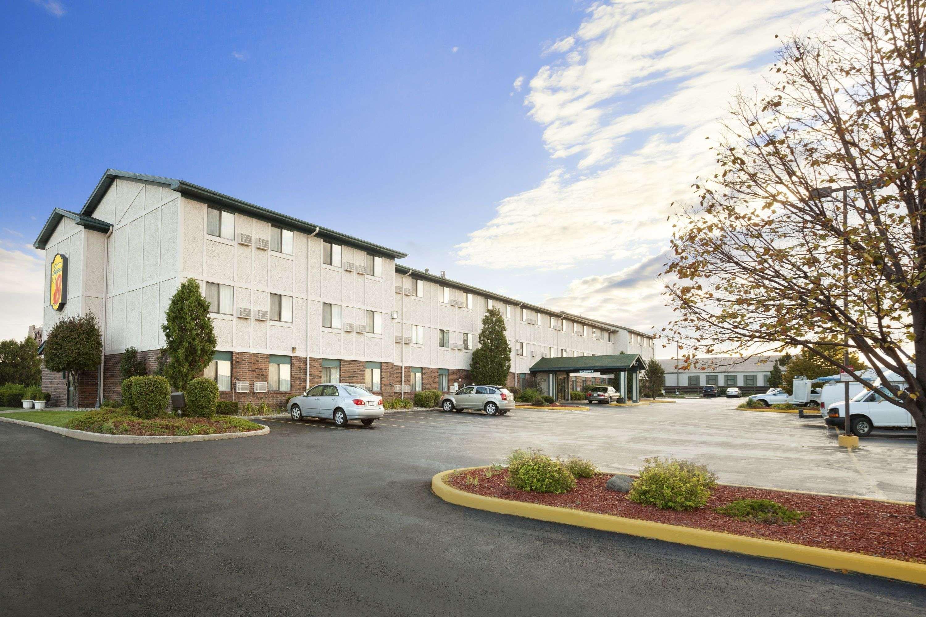 Super 8 By Wyndham Milwaukee Airport Hotel Exterior foto
