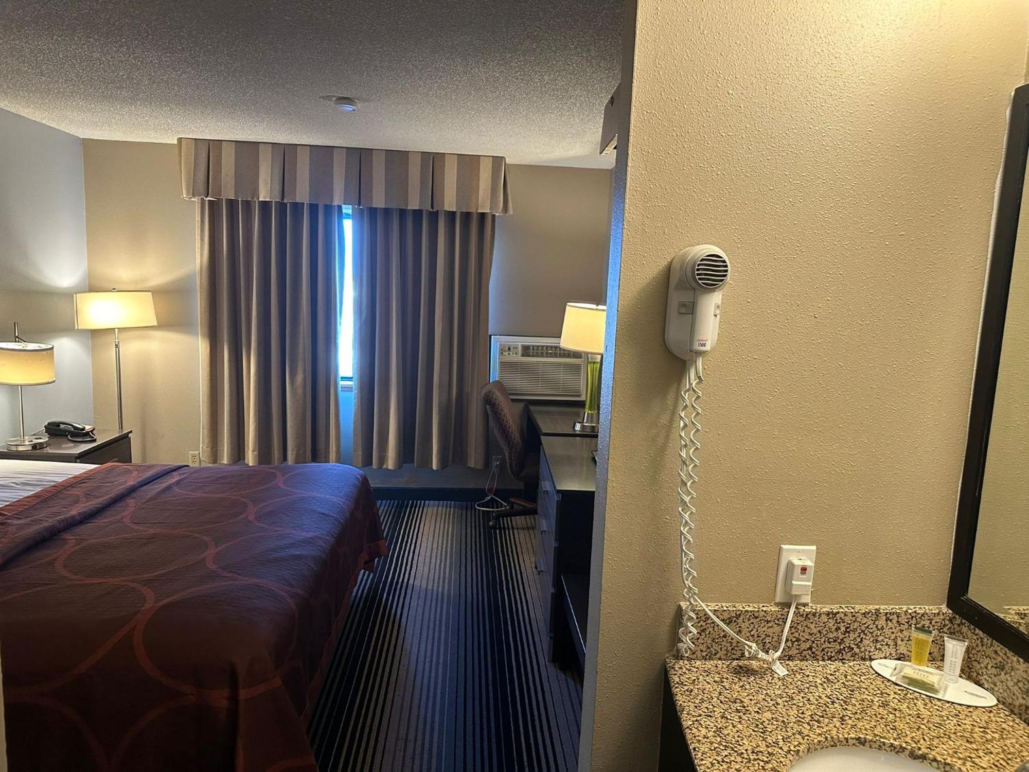 Super 8 By Wyndham Milwaukee Airport Hotel Exterior foto