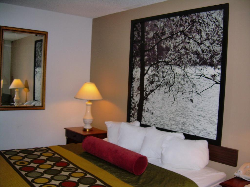 Super 8 By Wyndham Milwaukee Airport Hotel Quarto foto
