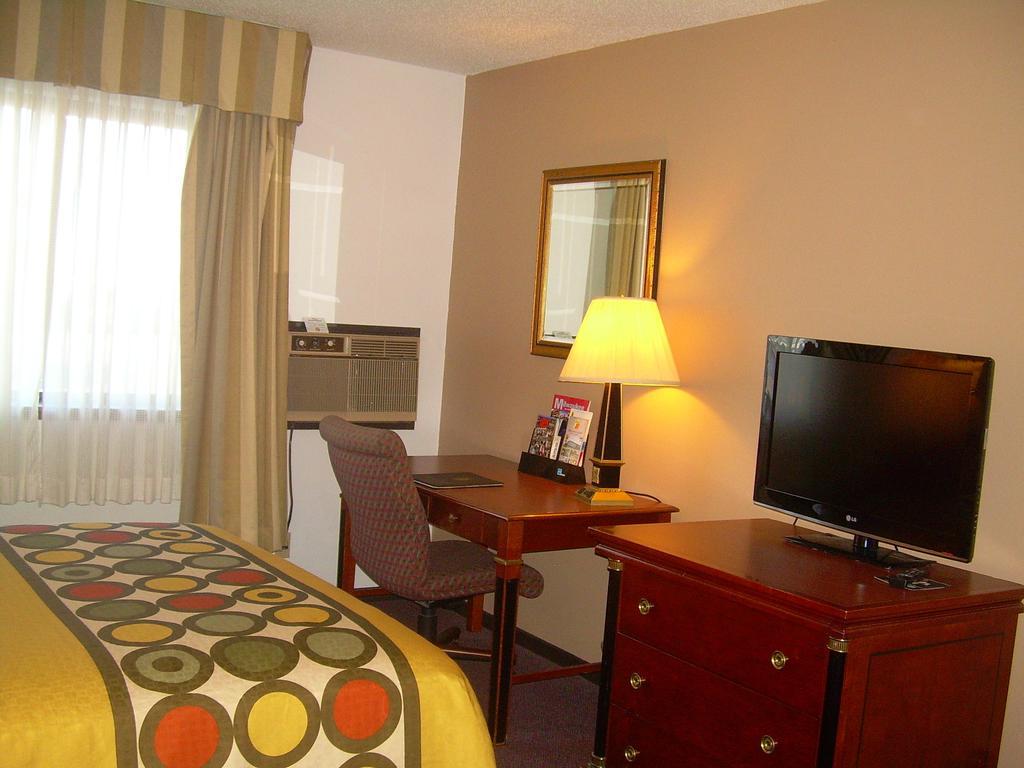 Super 8 By Wyndham Milwaukee Airport Hotel Quarto foto