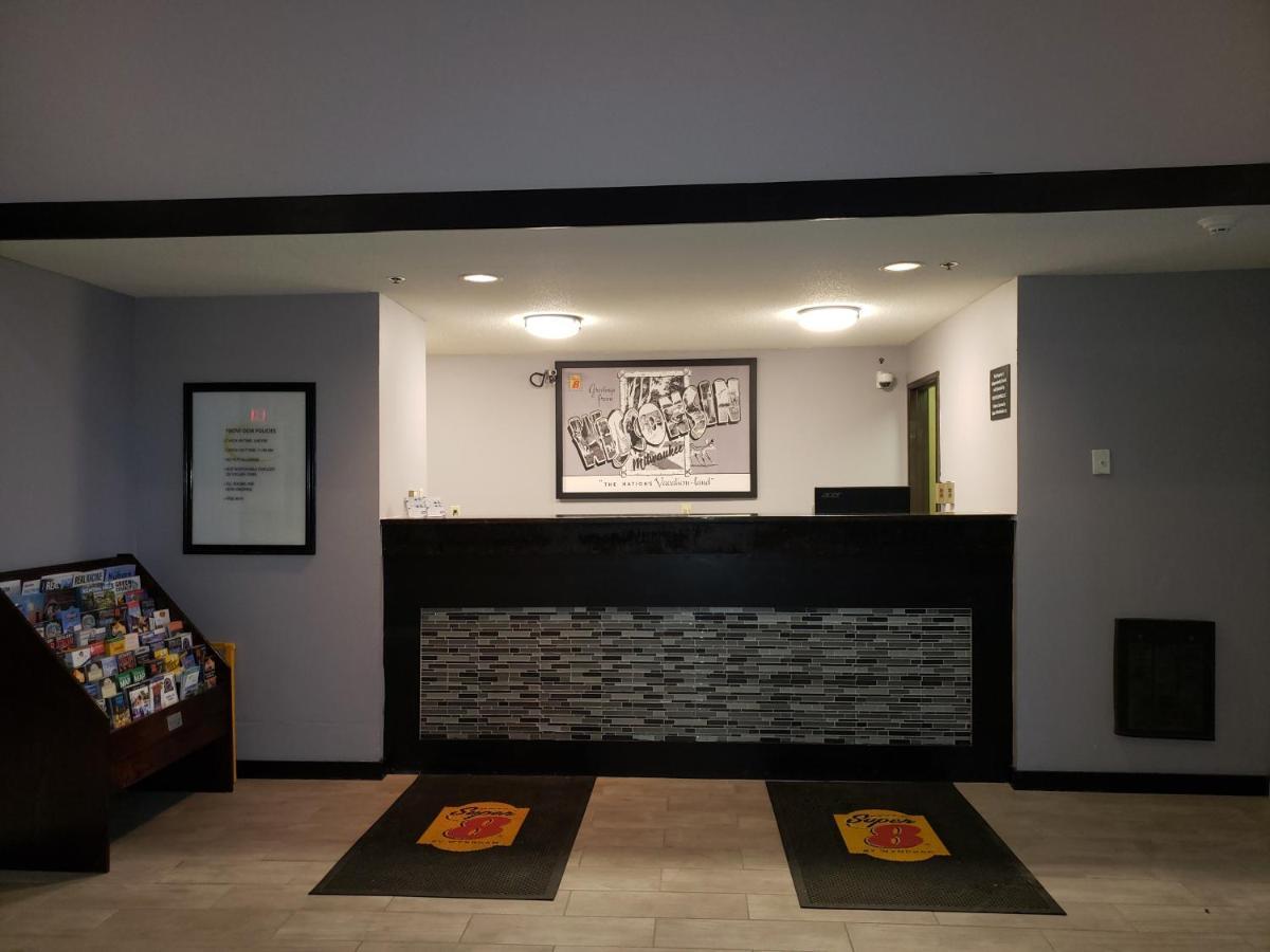 Super 8 By Wyndham Milwaukee Airport Hotel Exterior foto